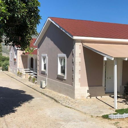 Petros Rooms & Apartments Ликсури Екстериор снимка