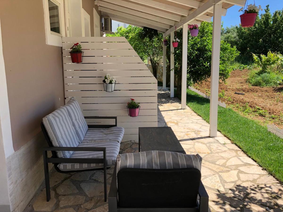Petros Rooms & Apartments Ликсури Екстериор снимка
