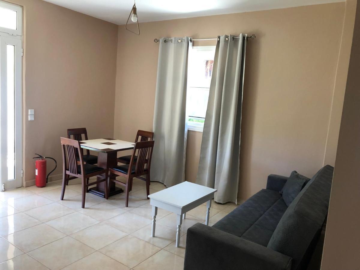 Petros Rooms & Apartments Ликсури Екстериор снимка