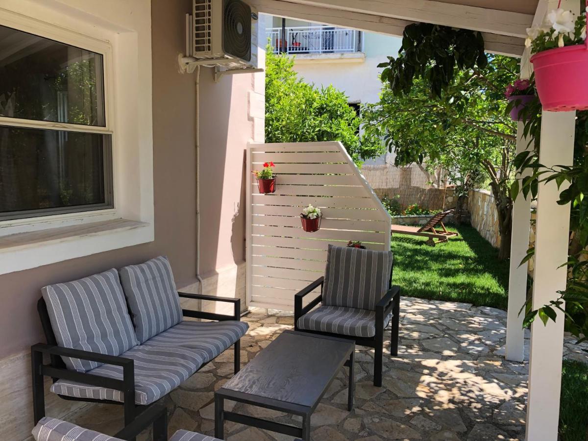 Petros Rooms & Apartments Ликсури Екстериор снимка