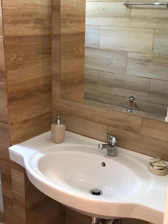 Petros Rooms & Apartments Ликсури Екстериор снимка