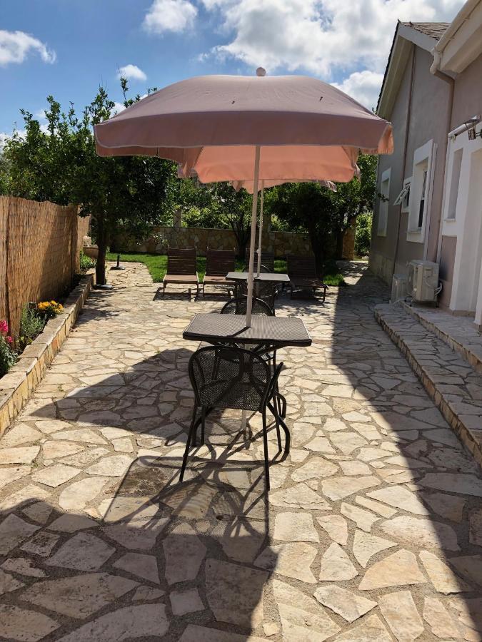 Petros Rooms & Apartments Ликсури Екстериор снимка