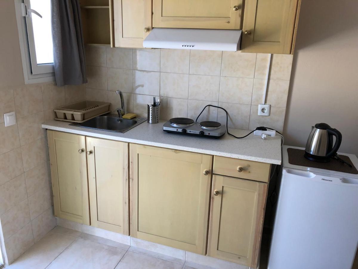 Petros Rooms & Apartments Ликсури Екстериор снимка