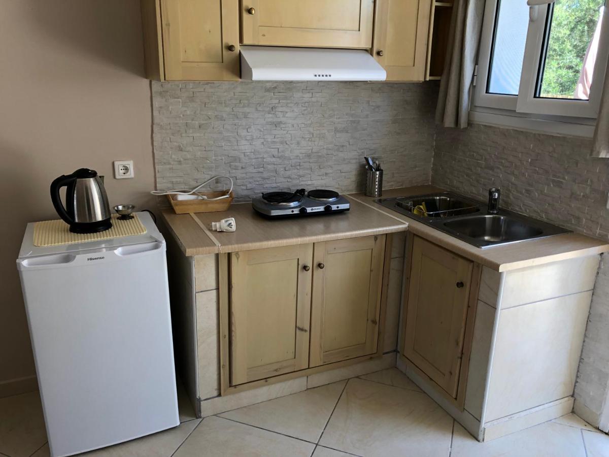 Petros Rooms & Apartments Ликсури Екстериор снимка