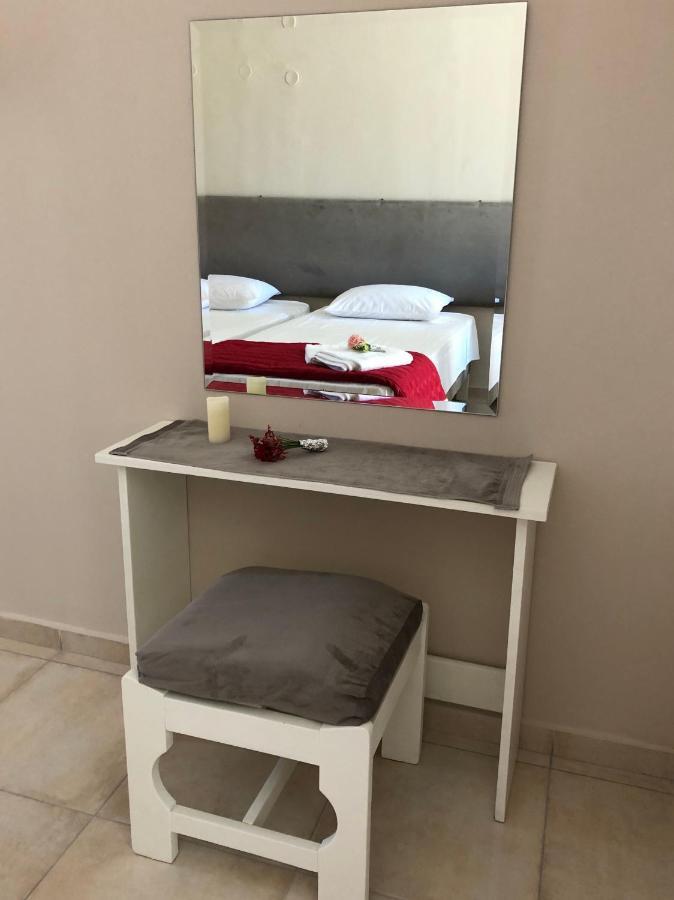 Petros Rooms & Apartments Ликсури Екстериор снимка